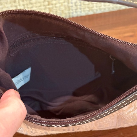 🌟HP🌟VTG 2000s Liz Claiborne Small Monogrammed Beige Fabric & Faux Leather Hobo - Picture 4 of 11